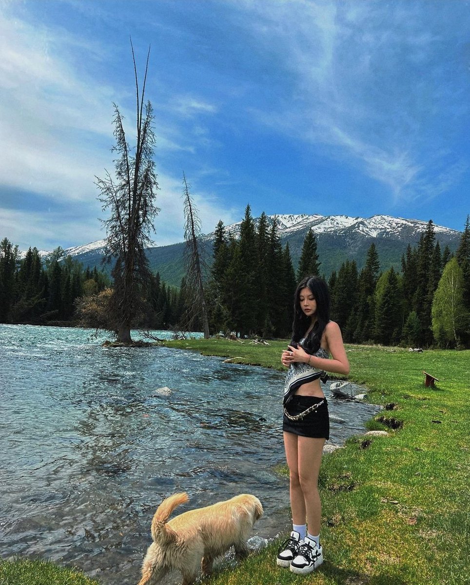 ㅤ

  whether he likes it or not,
  he needs a mini photoshoot 
  with me. mom's directing us 
  behind the camera btw. :'D

ㅤ