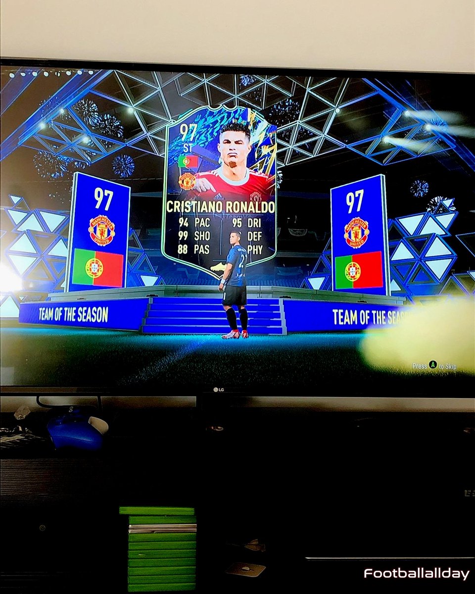 FootballAllDa's tweet photo. Finally after years of playing this garbage I finally get a team of the Year card what a glorious day 

#footballallday #soccer #futbol #futebol #ronaldo #manutd #Portugal #fifa #fifa22 #fut22 #fut  #epl #laliga #worldcup #ultimateteam #efootball #efootball2022 #dreamteam https://t.co/buuMZrEaSL