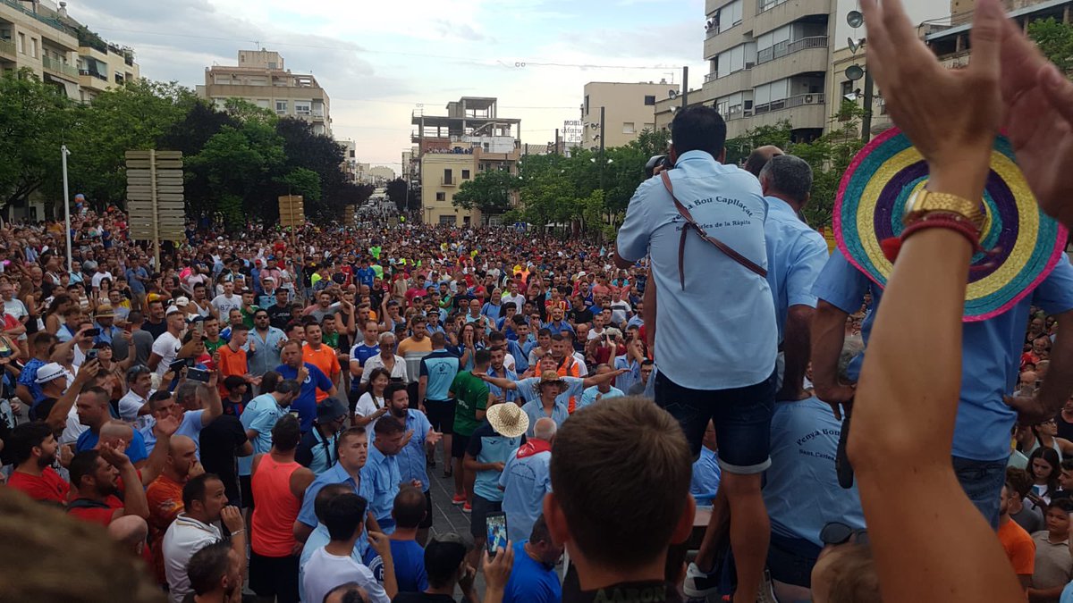 marcbv19's tweet photo. Per cert, et passo unes fotetes del bou capllaçat de La Ràpita i de Sant Jaume d’Enveja, dos dels teus pobles bàrbars!

Com era allò... A la gent ja no els interessen els bous i cada vegada hi va menys gent? 😅

Cultura, tradició, arrels, història, sentiments i passió! 

Salut! https://t.co/3gq4yQN3Ny