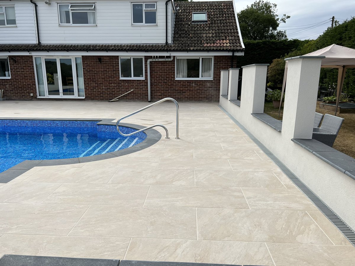 jdma_paving's tweet photo. New @BradstoneUK porcelain patio completed this week in Serameno flint buff #perfection #paving #porcelain #bradstone #norfolk #norwich #jdma https://t.co/BceIkOtLtA
