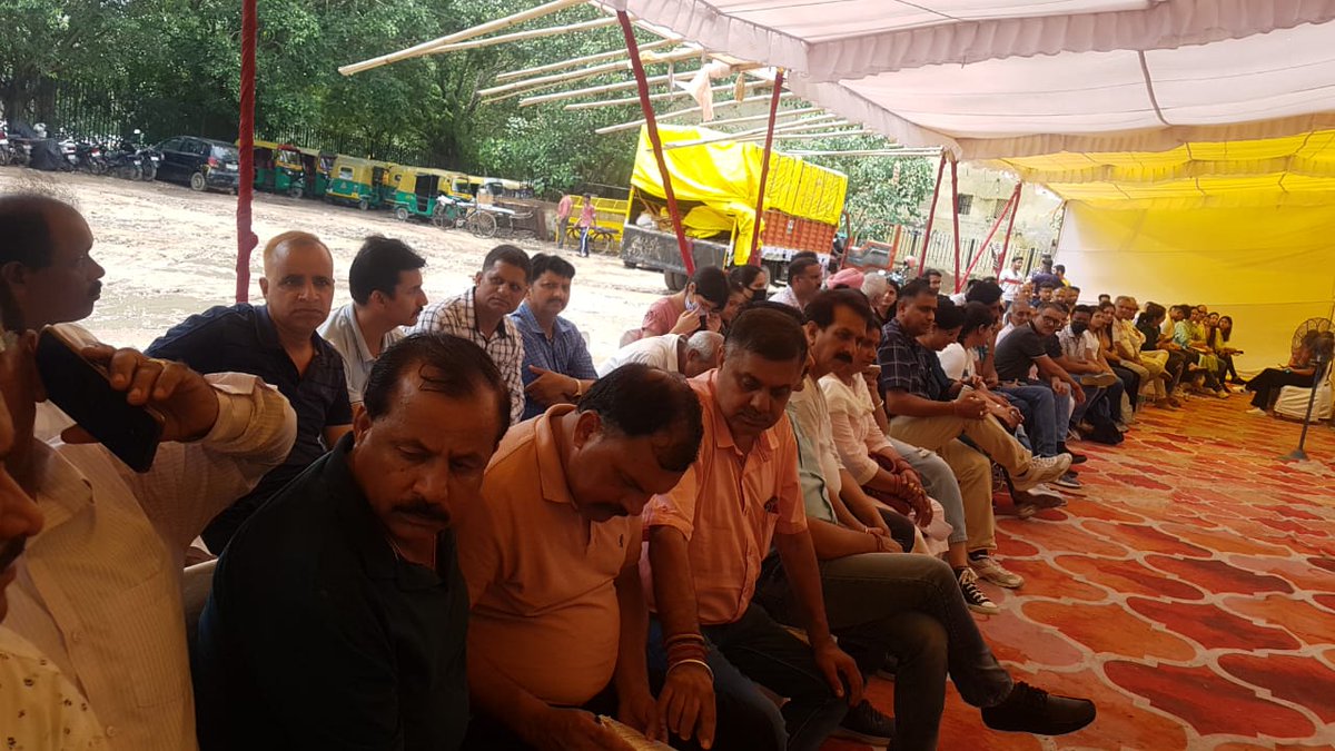 SurajSolanki's tweet photo. रूस-यूक्रेन के युद्ध में यूक्रेन से लौटे भारतीय छात्रों की मेडिकल पढ़ाई शुरू नहीं हो सकी है.

तमाम कोशिशों के बावजूद केंद्र सरकार ने स्टूडेंट्स की पढ़ाई जारी रखने की दिशा में ठोस कदम नहीं उठाए

छात्रों ने दिल्ली के रामलीला मैदान में शुरू की भूख हड़ताल.

@SandhyaTimes4u @NBTDilli https://t.co/2zDojzPIBE