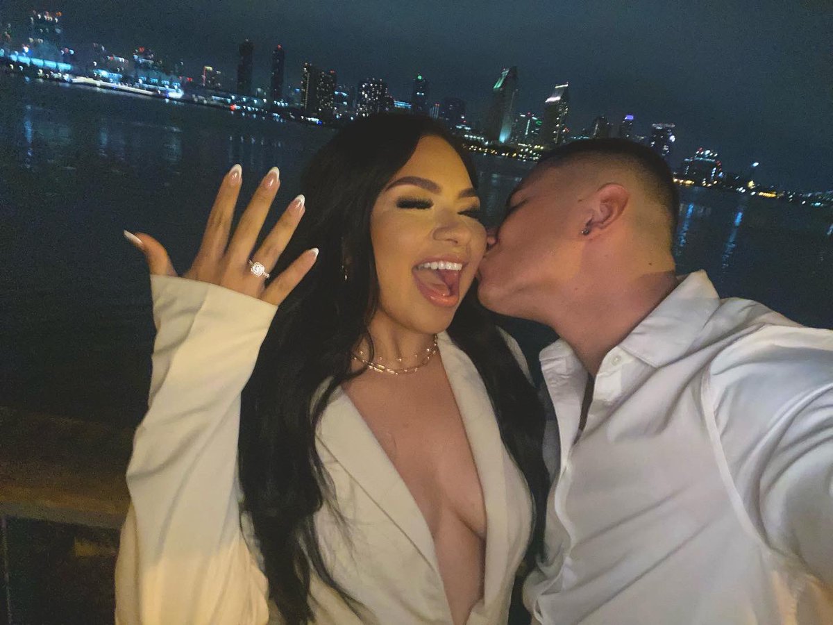Adriana02732662's tweet photo. Ya girl is really a fiancé 🥹😭 https://t.co/WwXggy0Dkj