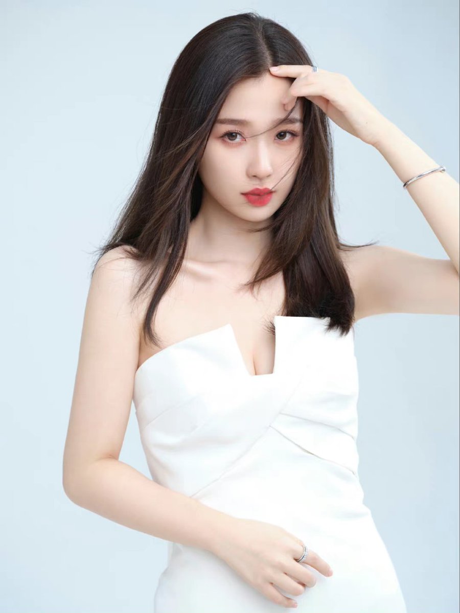 欣欣子是觉得喻言把自己🐻秒了，不服气？所以要继续比比？ b1995921 @b1995921