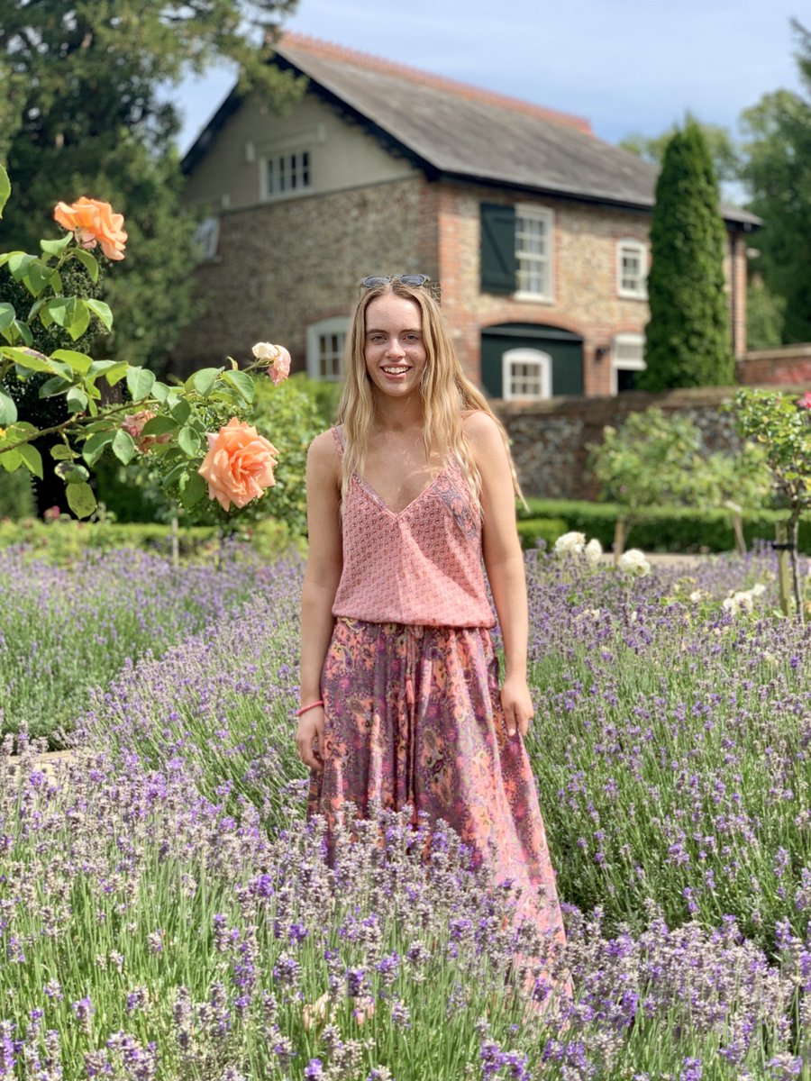 Floral, hippy chic. A dreamy dress to lounge in and love for summers to come. 🌸🌞
Shop Lily's dress here: ow.ly/vX3M50K0iKc