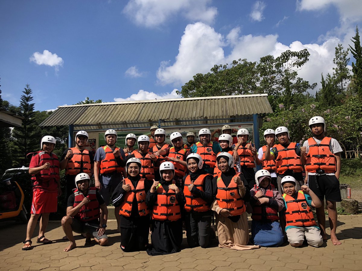 tripqu_'s tweet photo. Rafting today!! Thanks mr cakra family https://t.co/5fZX1RcXdS
