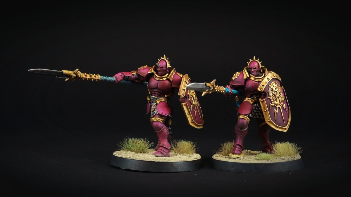 Darcy_Bono's tweet photo. I usually don't paint nice lawful-good stuff (unless it's being brutalized by something cooler 😏)...but I did enjoy these mostly contrast paint Astral Templars. 

#PaintingWarhammer #WarhammerCommunity #ageofsigmar #stormcasts #tabletopgames #miniatures https://t.co/O1tV45SBBm