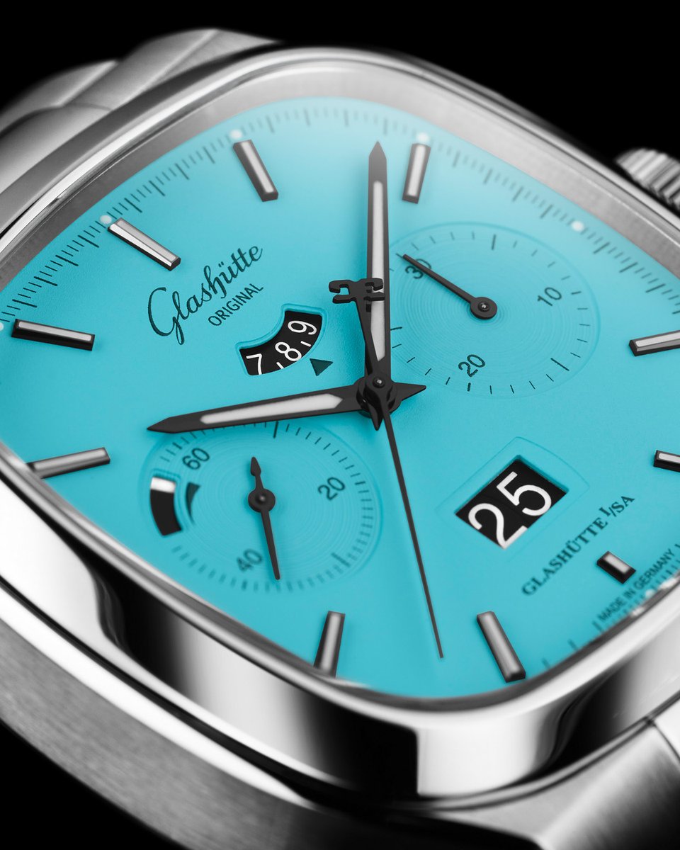 G_O_Manufactory's tweet photo. Our Seventies Chronograph Panorama Date puts you in a good mood with its vintage design and strong colours. Whether in bright orange or fresh blue – its striking shape is absolutely distinctive. 

"Disco Blue":
https://t.co/oVA9BMFcqy
"Vibing Orange":
https://t.co/1JVP0zWFkx https://t.co/Q1hxMW8b44