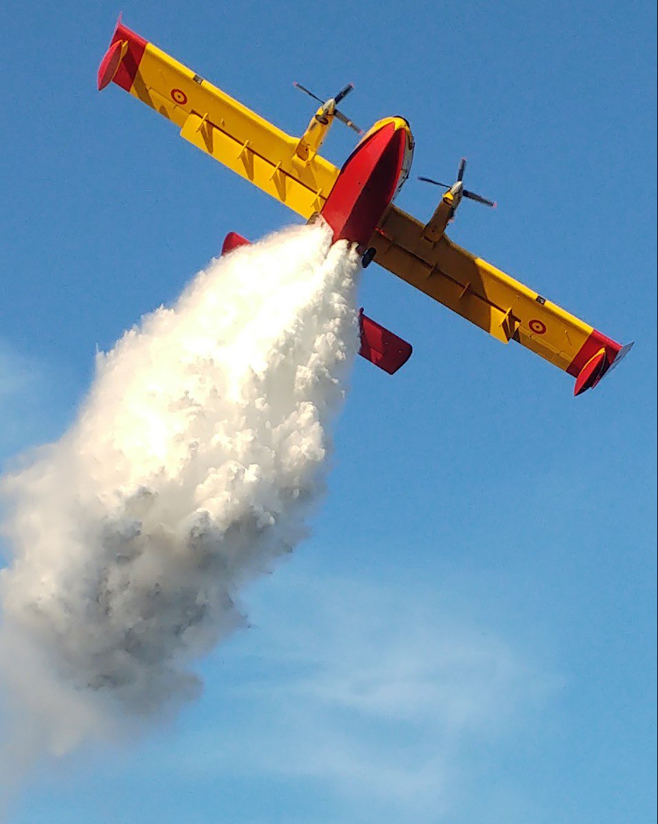 ¡#BuenosDías aviadores! ☀️

Mientras nos quede una gota de esperanza seguiremos luchando 🙌🏽

Dedicamos el #Sábado a todos los damnificados por los incendios que están arrasando el país 🫡🇪🇸

Por vosotros 🫶🏼

#SomosElAire ✈️💦🔥