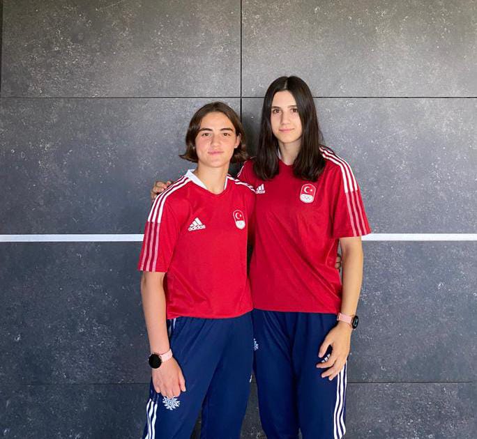 Konya Büyükşehir Belediyespor judo takımımızdan Şeyma Yıldırım (52 kg) ile Elif Ağar (57 kg) 26-30 Temmuz tarihlerinde Slovakya'da düzenlecek Gençlik Olimpiyatları (EYOF) için yola çıktı. Hem ülkemizi hem de kulübümüzü temsil edecek sporcularımıza başarılar dileriz.