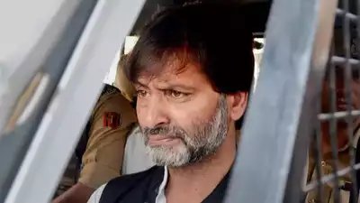 MunibHamidpk's tweet photo. #YasinMalik begins hunger strike inside #TiharJail amid the continuous injustices by the modi administration! The results of which can be disastrous for modi!
#Kashmirilivesmatter #KashmirBleeds #indiaterrorism #moditerror @MushaalMullick @HameedAPHC @OIC_OCI https://t.co/n4TXUtumZw