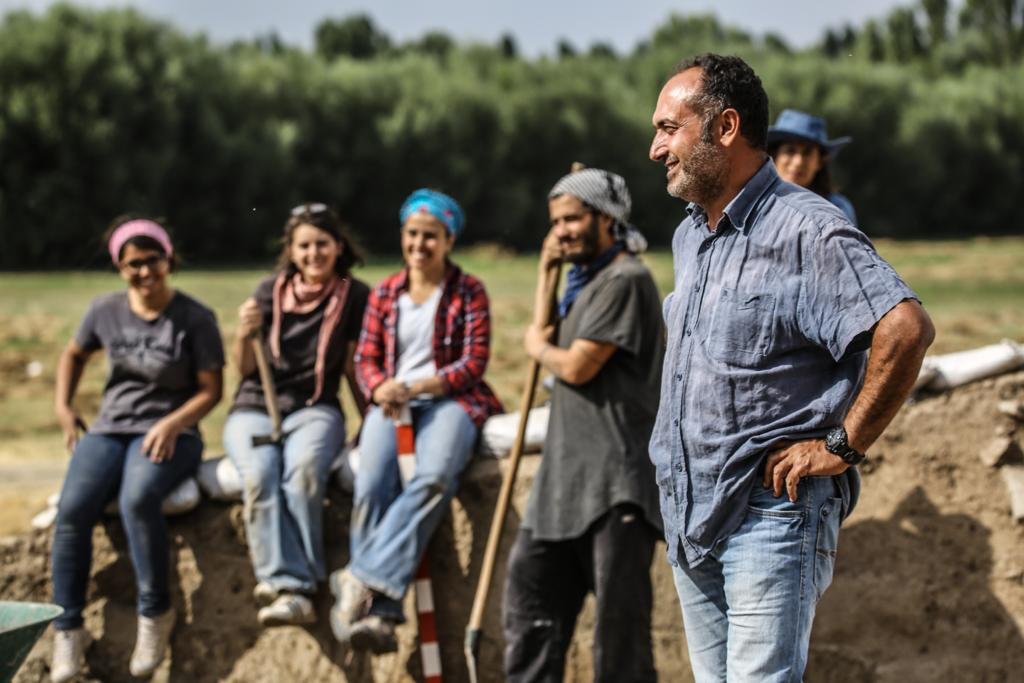 ➡️Davetli listesinde, 27 yıldır bölgede aktif olarak Urartu çalışan Van Kazısı eski başkanı Erkan Konyar ve ekibindeki hiçbir kazı üyesinin adı geçmedi. 

Van Müzesinin büyük ayıbı: Urartu’nun hafızası sempozyuma davet edilmedi serhatnews.com/van-muzesinin-… 

<a href="/ekonyar/">erkan konyar</a> #urartrumuzesi