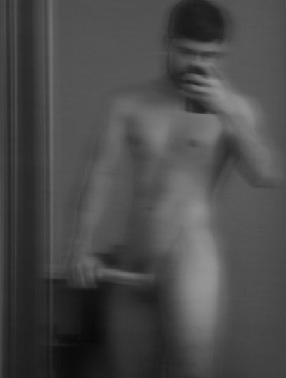 En blanco y negro porque es desnudo artístico 😆