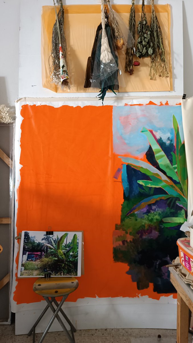 😣 hurm kan best kalau ada studio lagi luas! Hurm tak pa la, apa yg kita nak takkan terus dapat masa tu jugakan??  So keep going on and never give up 😉💪🏻 
Work in progress , acrylic on canvas 6ft x 4.5ft
Sedap tak lihat warna kat painting ni? Ase nk gigit2 an... 🤭 Hehehe