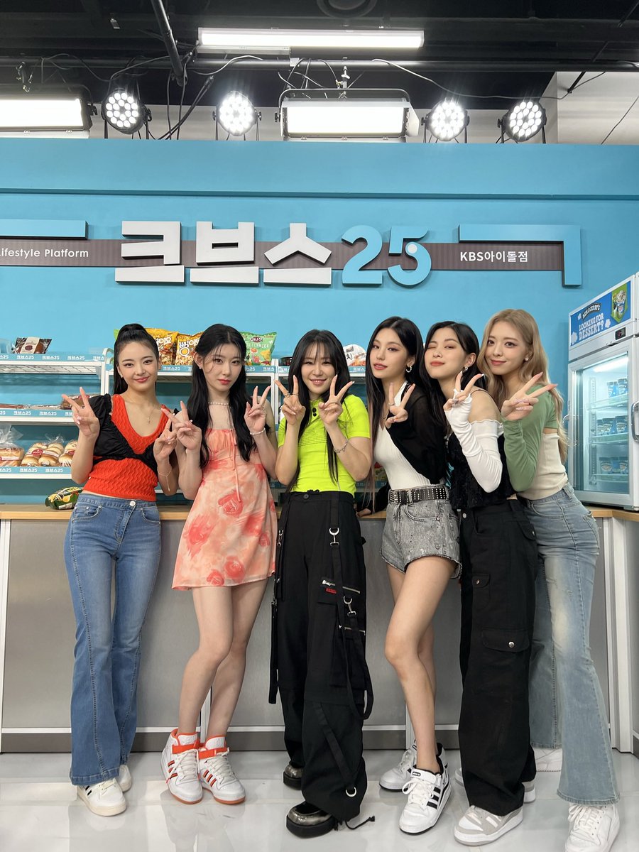 kimmirannnnnnni's tweet photo. [#Mirani ]

With ITZY🧸

#매터돌 #잇지 #ITZY https://t.co/2vGmdDV2Ob