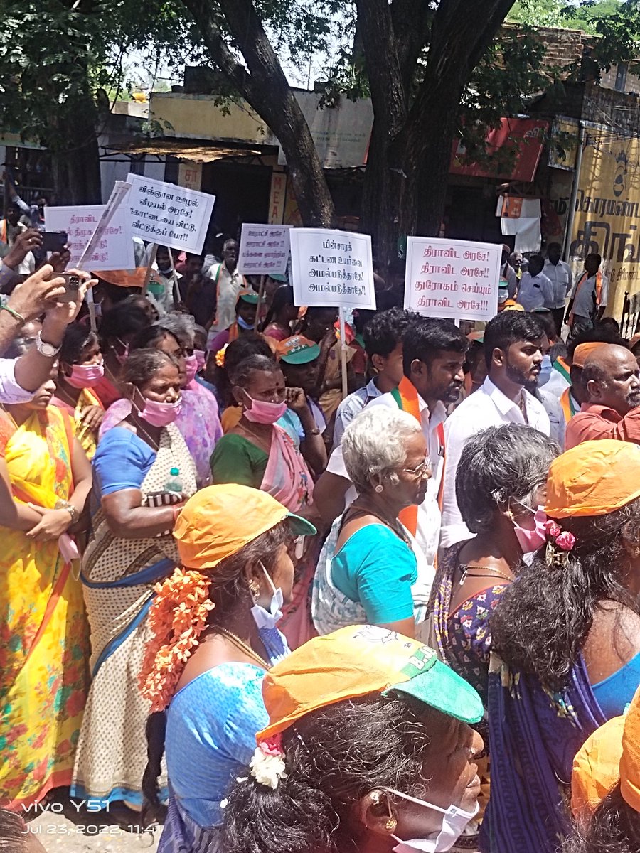AdvSathyasri's tweet photo. மின்கட்டணத்தை உயர்த்தி இருக்கும் மாநில அரசை கண்டித்து கண்டன ஆர்ப்பாட்டம் காஞ்சிபுரம் மாவட்டம் 🖤 ஊழல் அரசை எதிர்த்து 😁 வழக்கறிஞர் பொன். சத்யா ஶ்ரீ ராஜா https://t.co/X0zBIKQ7Zi https://t.co/cudRd9wK1X
