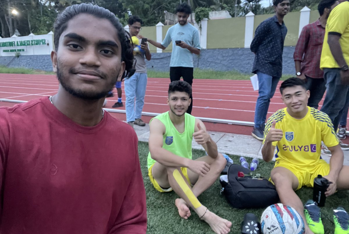 VARAHR7's tweet photo. Boys 😚💛🐘
@Ayush_adhikari_ @HormipamRuivah
All the best for nxt gen cup 💛💛
#isl #YennumYellow #kerala #keralablasters #ayush #hormi https://t.co/zGTsU0mkmh