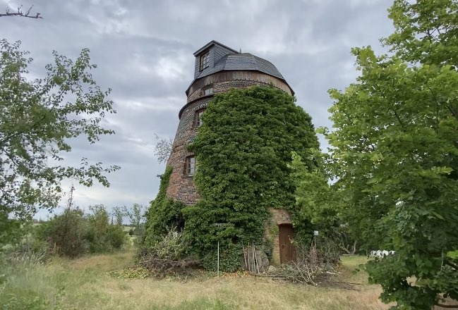 KatharinaTmann's tweet photo. Faszination Mühle! In diesem Sommer bin ich mit MZ-Fotograf Engelbert Pülicher diesen besonderen Bauten in der Region Bernburg auf der Spur. Hier geht’s zur „Dornröschenmühle“: https://t.co/kPmHlyWyVw
#Mühle #Bernburg #Lokaljournalismus https://t.co/URJPxKFbHi