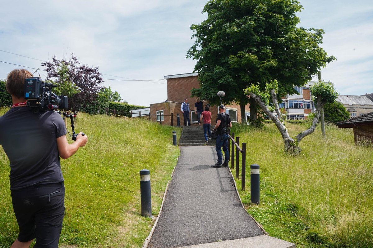 @BBCOne @BBCCountryfile THIS weekend, Sunday BBC1 at 6pm with the amazingly generous @AdamHenson from @CotswoldFarmPrk @QueensTaunton and a very special guest @michaelcaines from @Lympstone_Manor @MCainesAcademy @mickeysbeach @covemaenporth @HarboursideRF @CafeGlacerie 📺👀📺