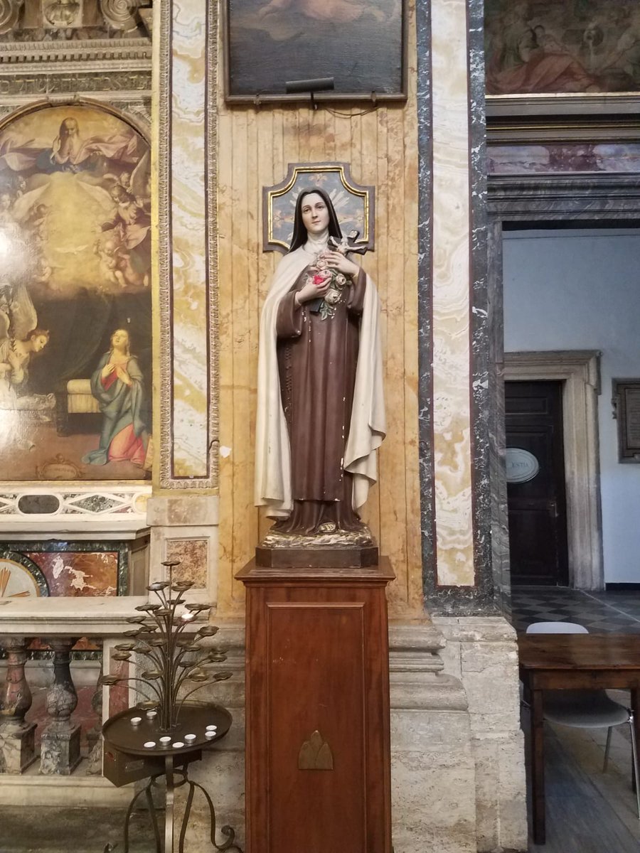 Murmure seulement son nom et Jésus comprendra. #Thérèse 🌹