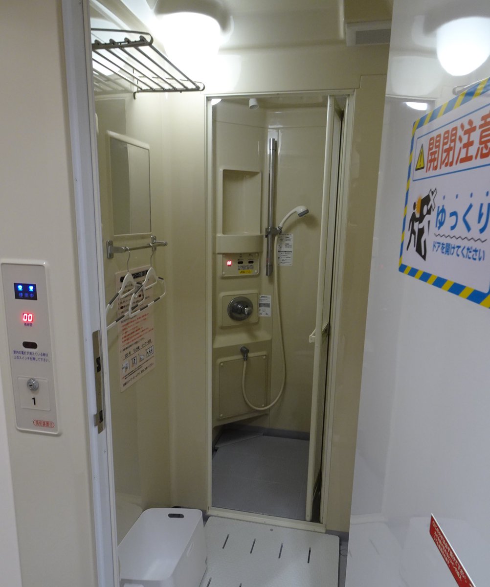 新潟県の高速道路では 《E8 北陸道 大積PA ㊤㊦》 にシャワーが設置されています！ ・24時間利用可能 ・200円/10分 ・今年2月にできた綺麗な シャワールーム ドライブの途中でシャワーを浴びてリフレッシュ🚿