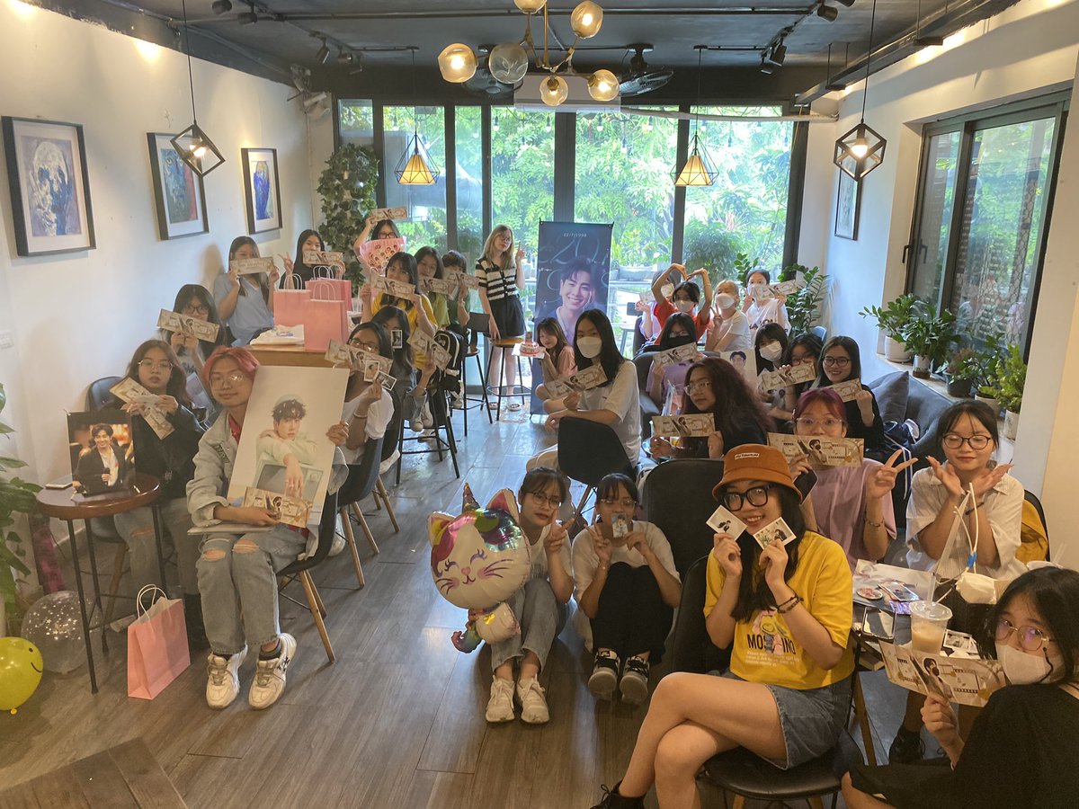 tracynguyen810_'s tweet photo. 🎊HAPPY BIRTH DAY MIX SAHAPHAP🎊
MIXXIW'S BD FREEGIFT FROM VIETNAM
  Thanks for all❤️  And special thanks to @mixermixxiw
@starlightsmix
@MixOfficialFC
@bluebosley
@paperheartpix
@_____Kimm_____
@naearthiive
@Mix_saays https://t.co/6Y3JaBmBLS