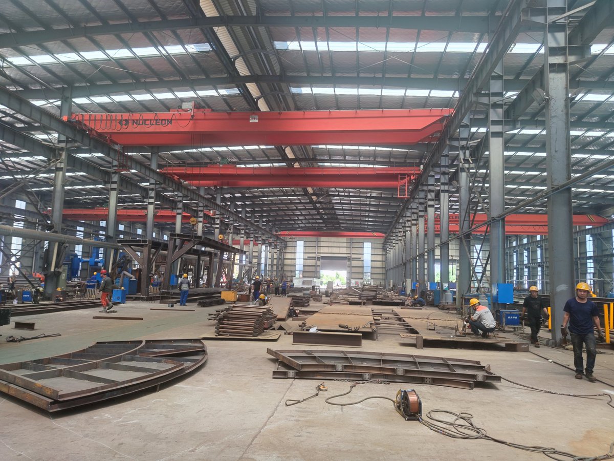 OEMFabrication's tweet image. Satuarday afternoon&apos;s scene in our workshop, Our workers still stick to their posts and busy with the fabrication activities.

 #mechanicalstructures #tunnelequioment #mechanicalequipmentsteelwork #steelstructures #steelfabrication #hansalgroup #bridgebuildingmachine