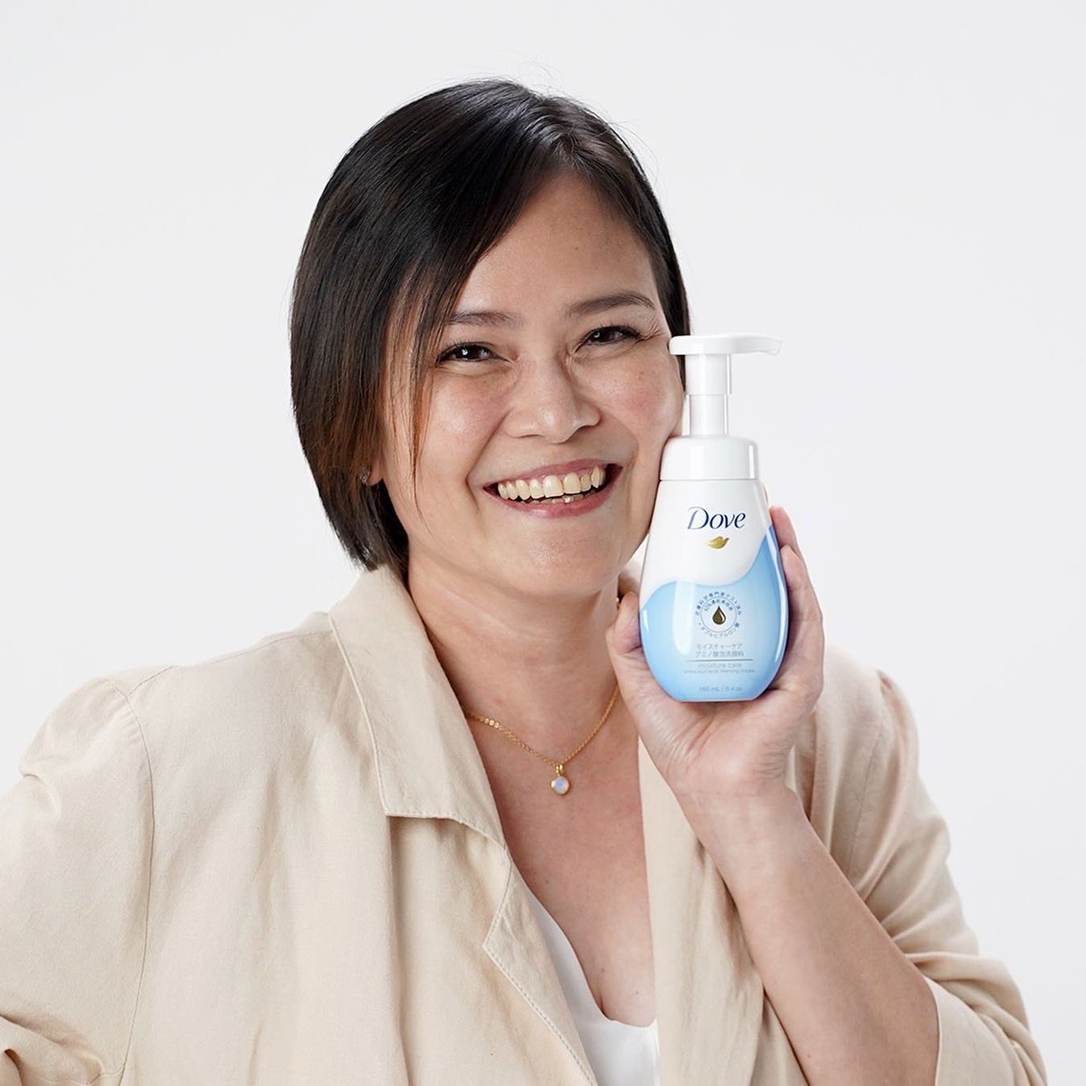 ohmyseanta's tweet photo. My radiant and moisturized bare face with NEW Dove Facial Cleansing Mousse, infused with Active-boost Serum and 2 types Hyaluronic Acid.

Try it yourself and #FeelTheDoveDifference. Available in Watsons and Shopee. Get it from Shopee at 50% off from July 24 - 31, 2022. 

#DovePH https://t.co/cppM5IQOK1