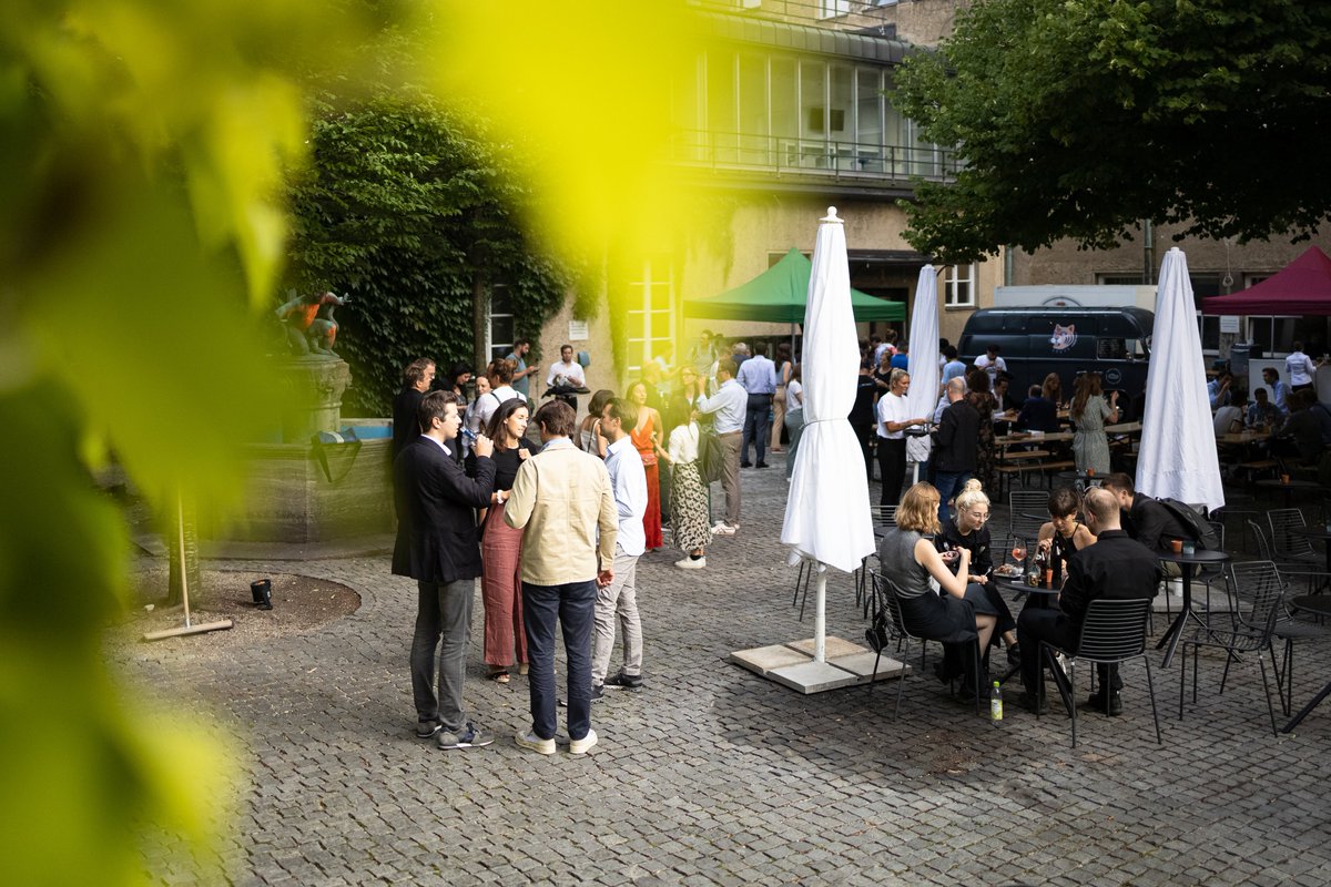 1E9tech's tweet photo. Das #FestivalDerZukunft findet noch heute und morgen statt – bei kostenfreiem Eintritt. Kommt vorbei! Um euch Lust zu machen, hier einige Impressionen von gestern.

Oh, und alle wichtigen Infos zum Programm gibt’s hier 👉 https://t.co/yD4l9FGzua https://t.co/ROYRQM0xg8