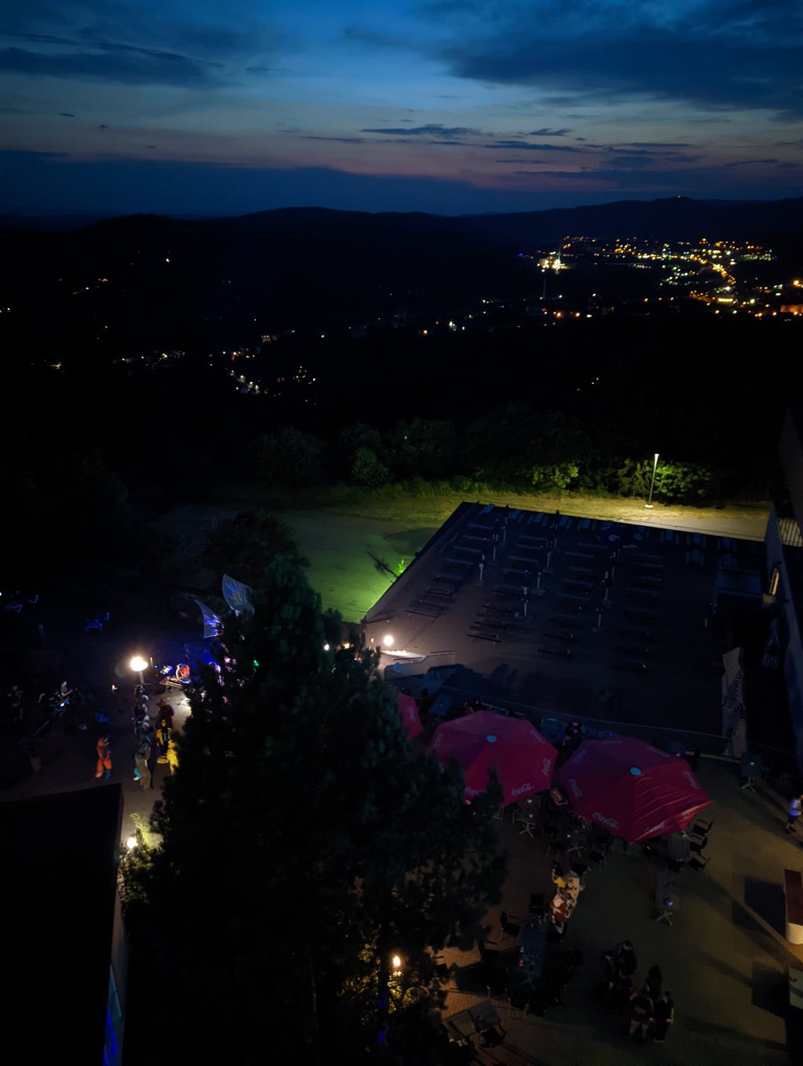 GemoDragon's tweet photo. #East10 #FursuitFriday 
GoH Cheetah and BigBlueFox spontaneouly decided to turn the terrace of the Ringberghotel into an open air disco https://t.co/h42RThKT32