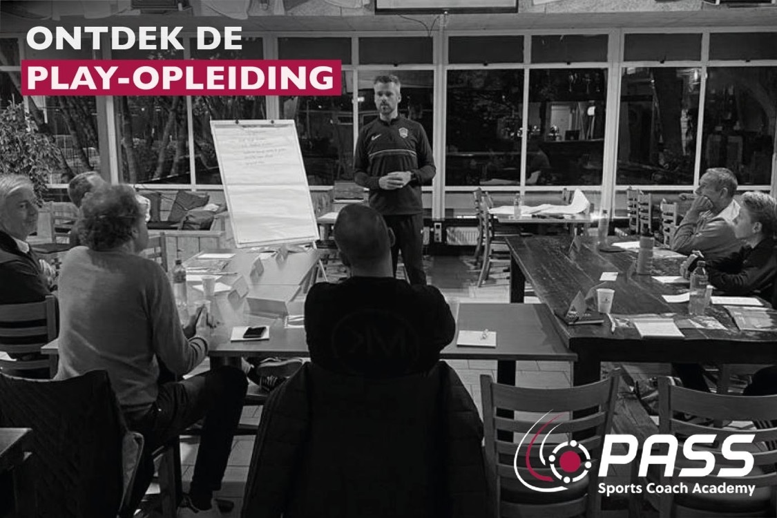 Tijdens de Play-opleiding leren trainers belangrijke basisvaardigheden die iedere trainer zou moeten beheersen: het creëren van een veilig sportklimaat en een goede sfeer in het team.

⚽ Voetbal: lnkd.in/eiUP_NKa
🏑 Hockey: lnkd.in/eH2Rgxb8