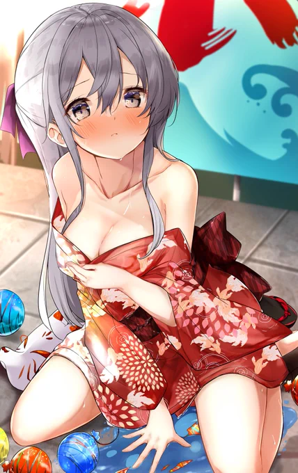 お兄さんが取ってくれた水風船、割れちゃいました…。 