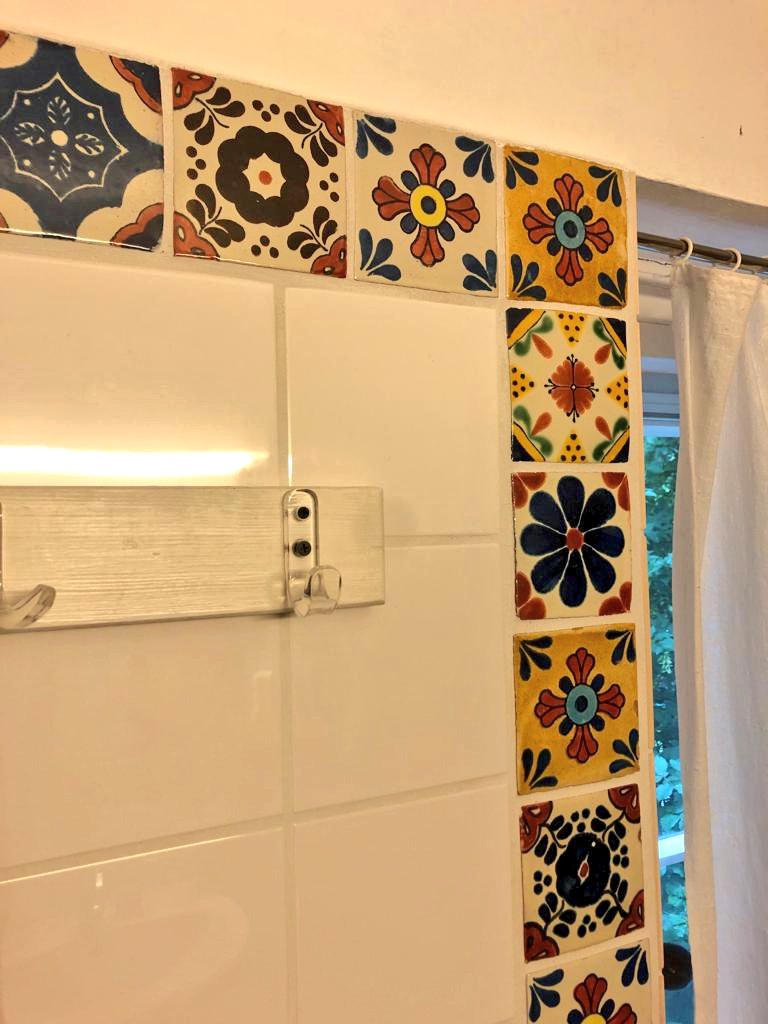 ReadButNotHeard's tweet image. House of an architect and retired art teacher. Surrounded by beautiful textiles, pottery and gorgeous tiles.