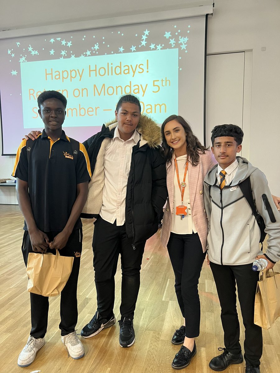Yesterday marked the end of my 3 years teaching @MEACentral 🥺
There really is no other school I would have wanted to begin my teaching career. I am privileged to have taught such wonderful young people. It isn’t goodbye, it’s see you soon 🧡 Slán go fóill ☘️