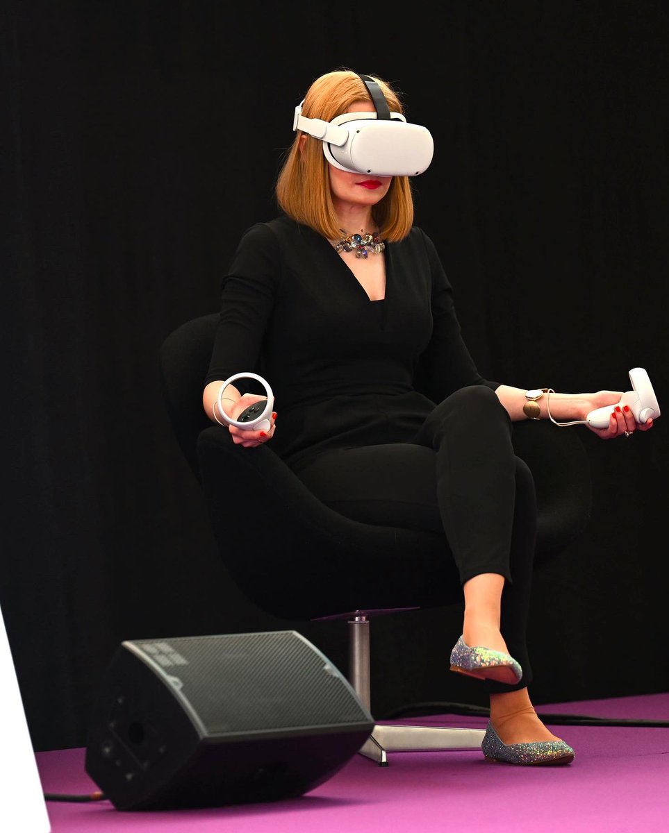 FrankAnastasia's tweet photo. I ❤️ VR art✨
#xdays2022 #neuezürcherzeitung #nzz #vrlive #vrliveperformance #vrlivepainting #vrlive #vrart #vrartist #cryptoart #vrpainting #virtualreality #tiltbrush #vrartwork https://t.co/b1YLjjiR8o