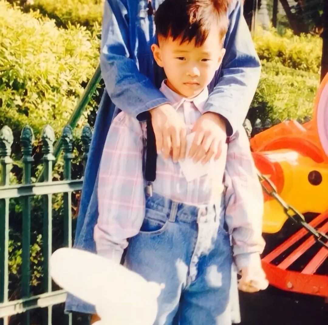RA_LE2JH_'s tweet photo. 잘 자라줘서 고마워💛
앞으로도 함께하자💛
#이준호_솔로데뷔9주년_축하해 https://t.co/DRrmfoEW5W