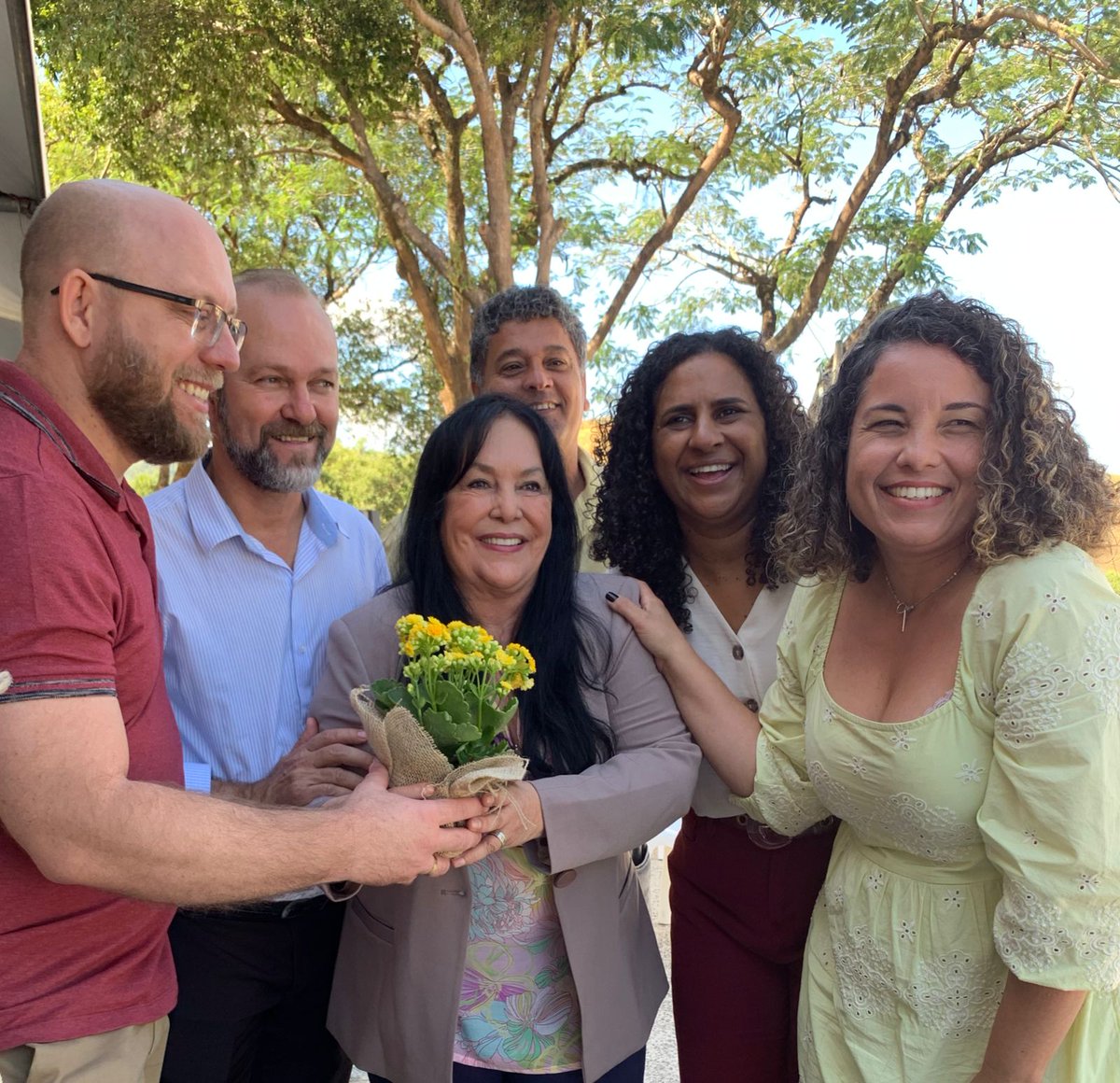 Nos 160 anos de Viana, tive a honra de ser homenageada com o Título de Cidadã Vianense e receber a Comenda Paulo Fernandes Viana. Obrigada, Viana! Um lugar que mora no meu coração e merece todo o meu trabalho. 
#viana160anos #senadorarosedefreitas #ES #otrabalhofazadiferença
0