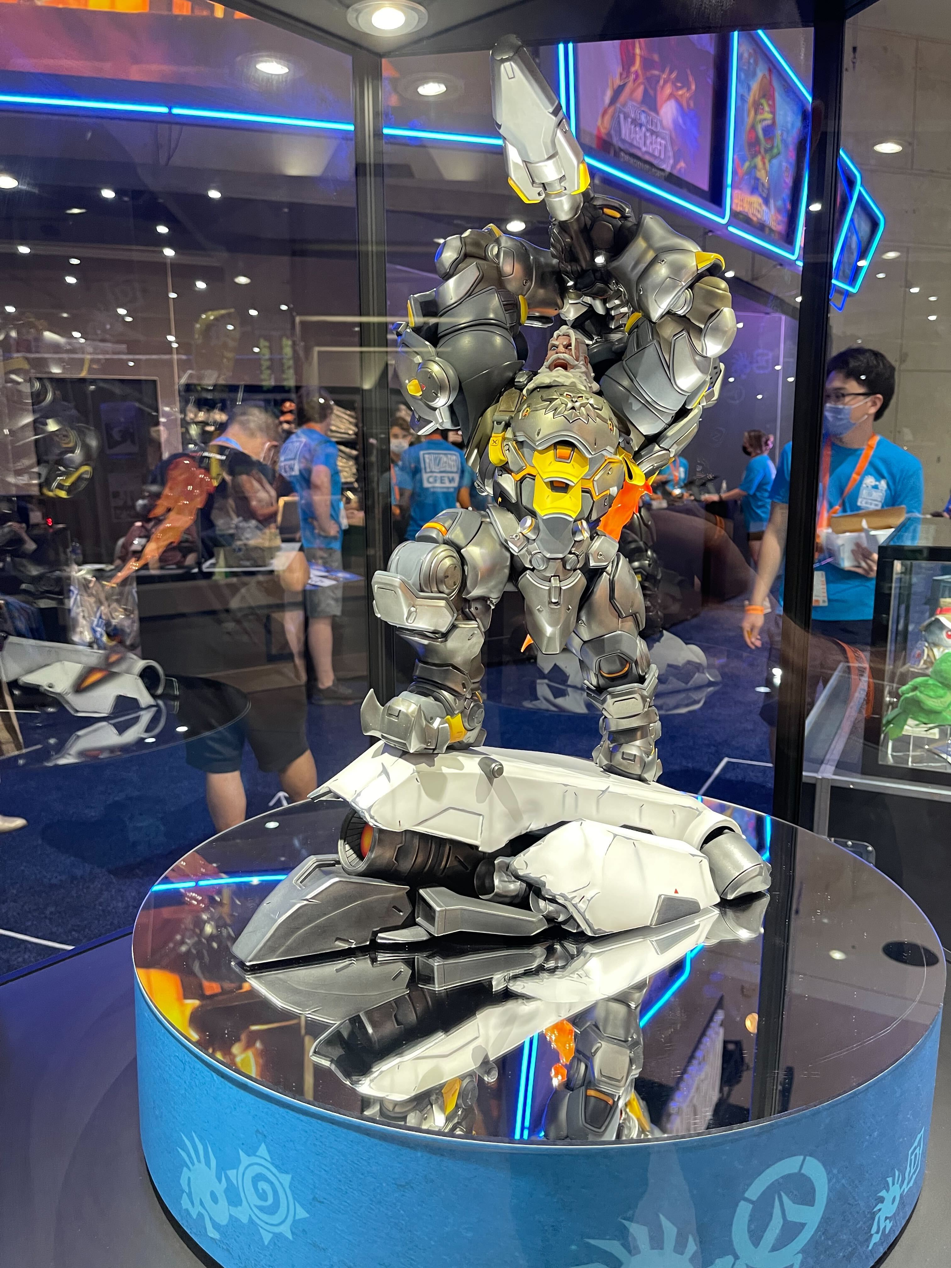 Overwatch reinhardt statue top