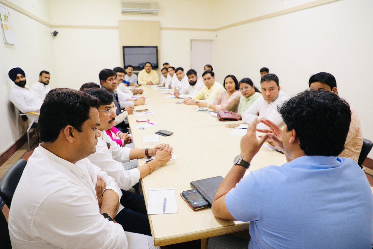 HajiFahimINC's tweet photo. राष्ट्रीय चेयरमैन Imran Pratapgarhi जी की अध्यक्षता में आज #AICC में राष्ट्रीय कार्यकारिणी की बैठक सम्पन्न हुआ, जिसमें भारत जोड़ो यात्रा और आगामी विधानसभा, MCD, BMC चुनावों को लेकर एक महत्वपूर्ण चर्चा हुई।@RahulGandhi @ShayarImran https://t.co/SrgQtEHGVf