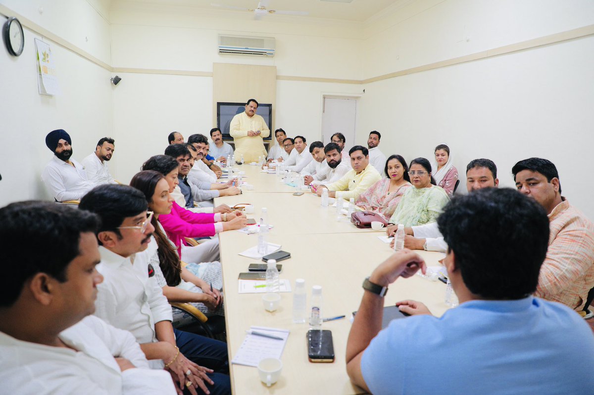 HajiFahimINC's tweet photo. राष्ट्रीय चेयरमैन Imran Pratapgarhi जी की अध्यक्षता में आज #AICC में राष्ट्रीय कार्यकारिणी की बैठक सम्पन्न हुआ, जिसमें भारत जोड़ो यात्रा और आगामी विधानसभा, MCD, BMC चुनावों को लेकर एक महत्वपूर्ण चर्चा हुई।@RahulGandhi @ShayarImran https://t.co/SrgQtEHGVf