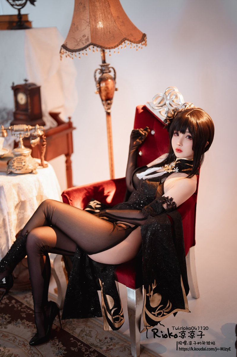 「指挥官，这身衣服...
          也是我的收藏品之一哦~
所以...还请您认真欣赏。♡」

∠( ᐛ 」∠)_镇海的正片忘记同步发推了！果咩纳塞！ https://t.co/M1dKBclHxF