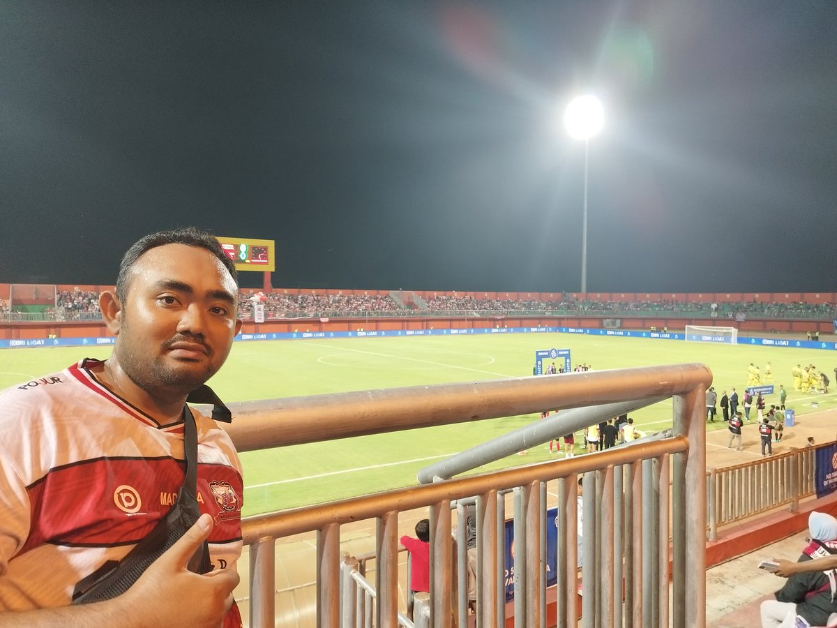 Cara terbaik menghabiskan malam minggu bersama <a href="/MaduraUnitedFC/">Madura United FC</a> <a href="/unibamadura/">Universitas Bahaudin Mudhary Madura</a> 
.
.
Salam Settong Dhere
Dari Madura untuk Indonesia
#maduraunitedday #maduraunited #salamsettongdhere