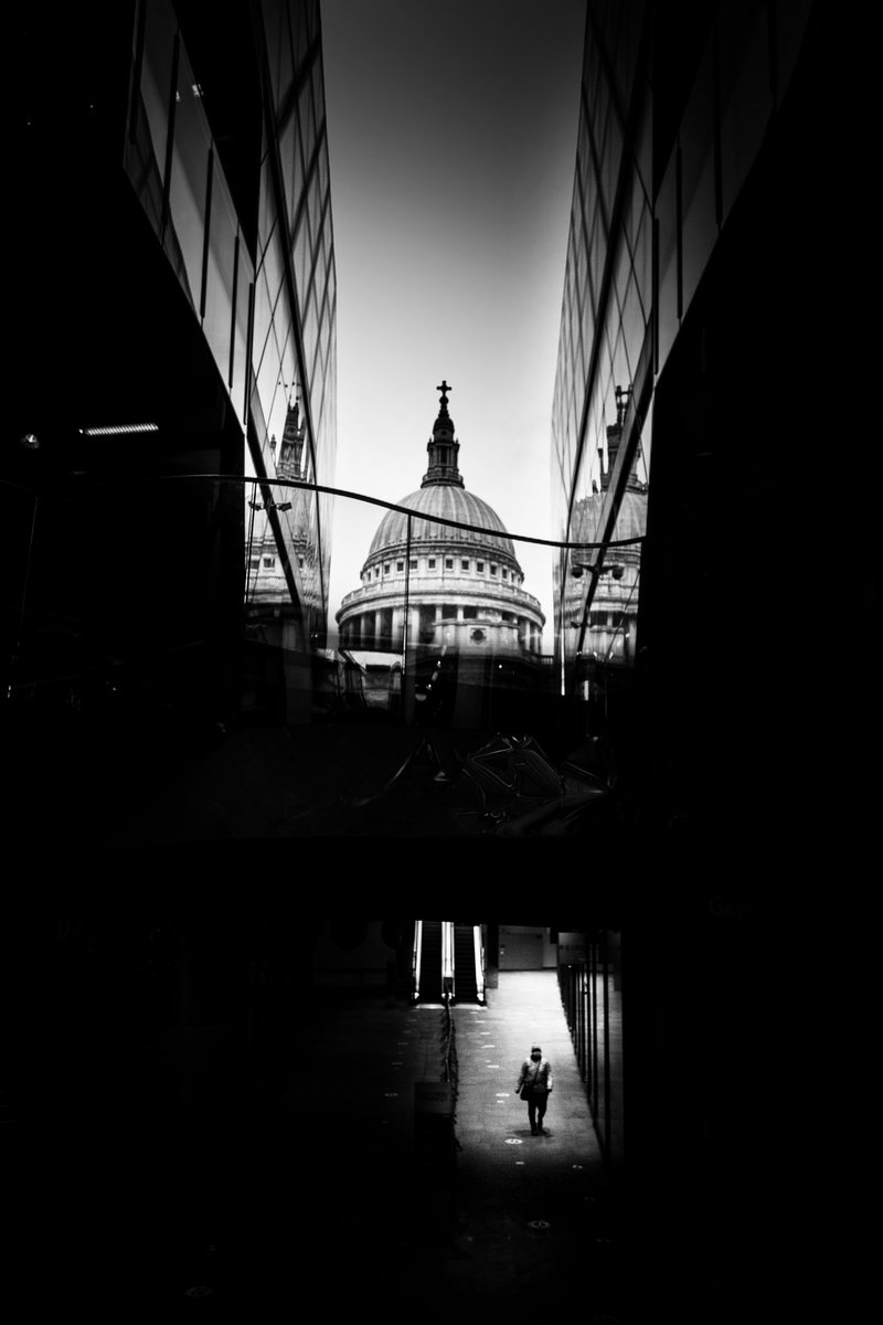 If you haven't been, then visit One New Change shopping centre by St Paul's. Obviously I've never been in any of the shops, but the view of the cathedral is wonderful. Go up in the lift to the roofgarden and it gets even better. I waited a minute for someone to walk into position