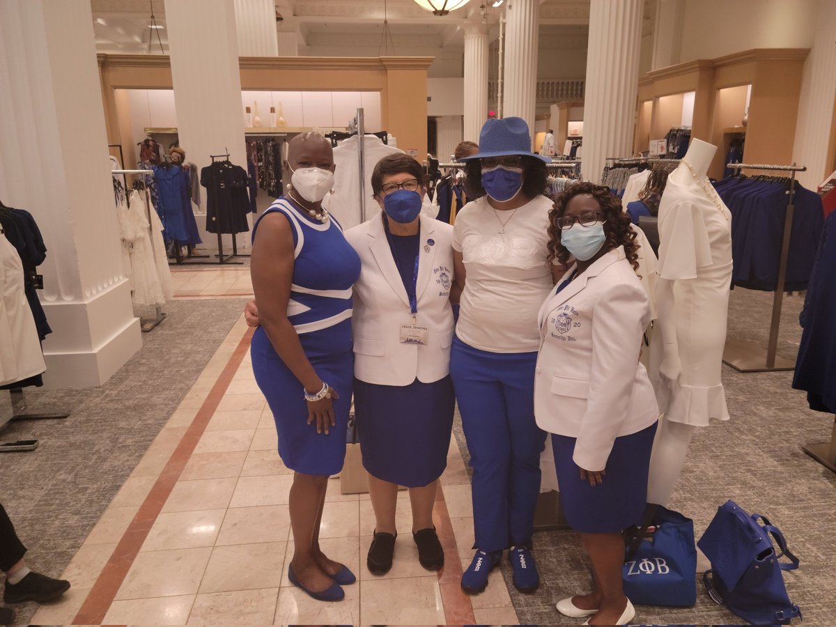 ZPhiB_EPZ's tweet photo. Soror Issie Jenkins, Eta Pi Zeta Chapter charter member, founding Emerita and the 2nd National Education Foundation chairperson, trailblazer, and Zeta legend doing the work of Zeta at the 2022 Grand Boule. 

#zetaphibeta #boule2022 #etapizeta https://t.co/IieFYTVl7a