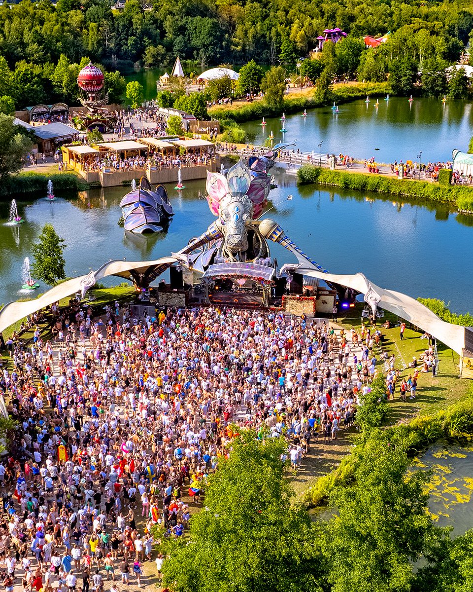 tomorrowland's tweet photo. One Love https://t.co/9UwpClV6M3