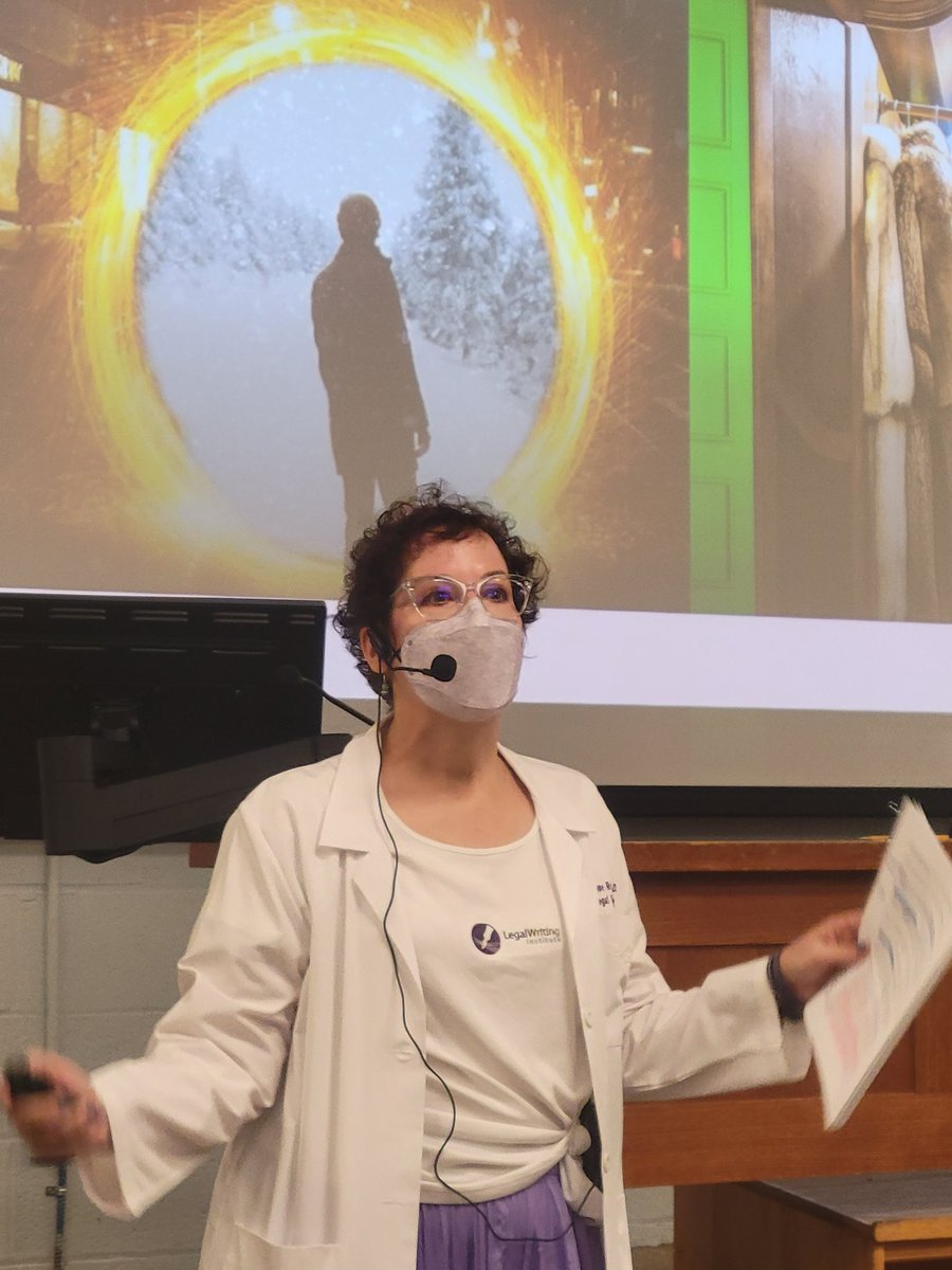 Watching badass <a href="/RA_Robbins/">🦋 @rarobbins 🫙🍓🍒 🫐</a> do her storytelling magic. Final day of #LWI2022 is well worth the wait.