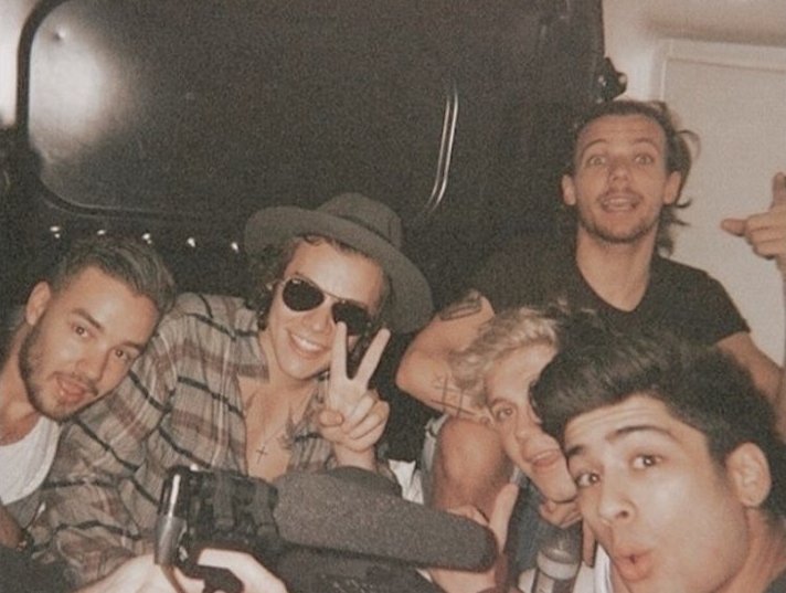 wlxzraa__'s tweet image. –– 'cause when i'm not with you i'm weaker

#12yearsofonedirection #1Dweek