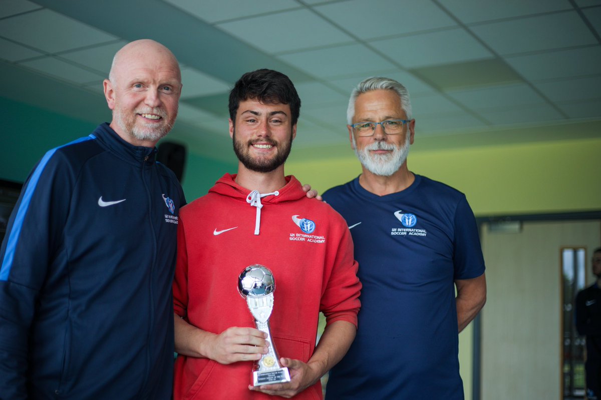 i2iSoccerAcad's tweet photo. 🏆 𝐄𝐍𝐃 𝐎𝐅 𝐒𝐄𝐀𝐒𝐎𝐍 𝐀𝐖𝐀𝐑𝐃𝐒 🏆

Many congratulations to @FeistRobbie who has won i2i Orange 🍊 Team Student Athlete of the Season 

A leader on and off the pitch setting an example throughout. A fitting award to bow out on 🤝

#OneBigFamily | #i2iSoccerAcademy https://t.co/WgW0qBOlEu