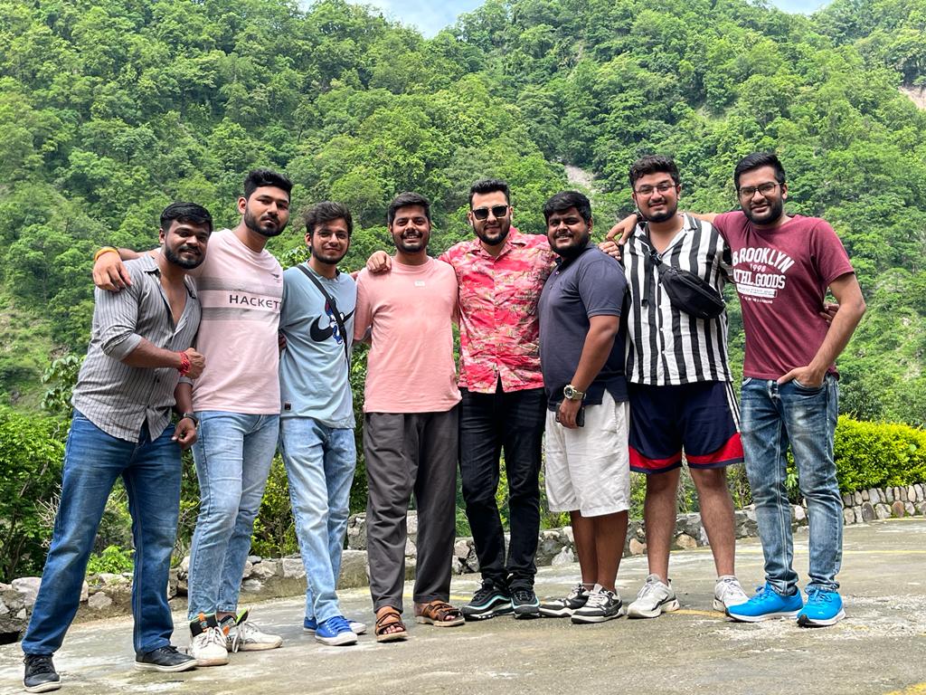 kashish_dhami's tweet photo. Mjaa jagh se nhi ata logo ke sath ata hai. Ye trip yaadgar rhegi.. 

Techbar army never settle and nothing can stop us to explore...😁🌼 https://t.co/jtTTYVj5B4