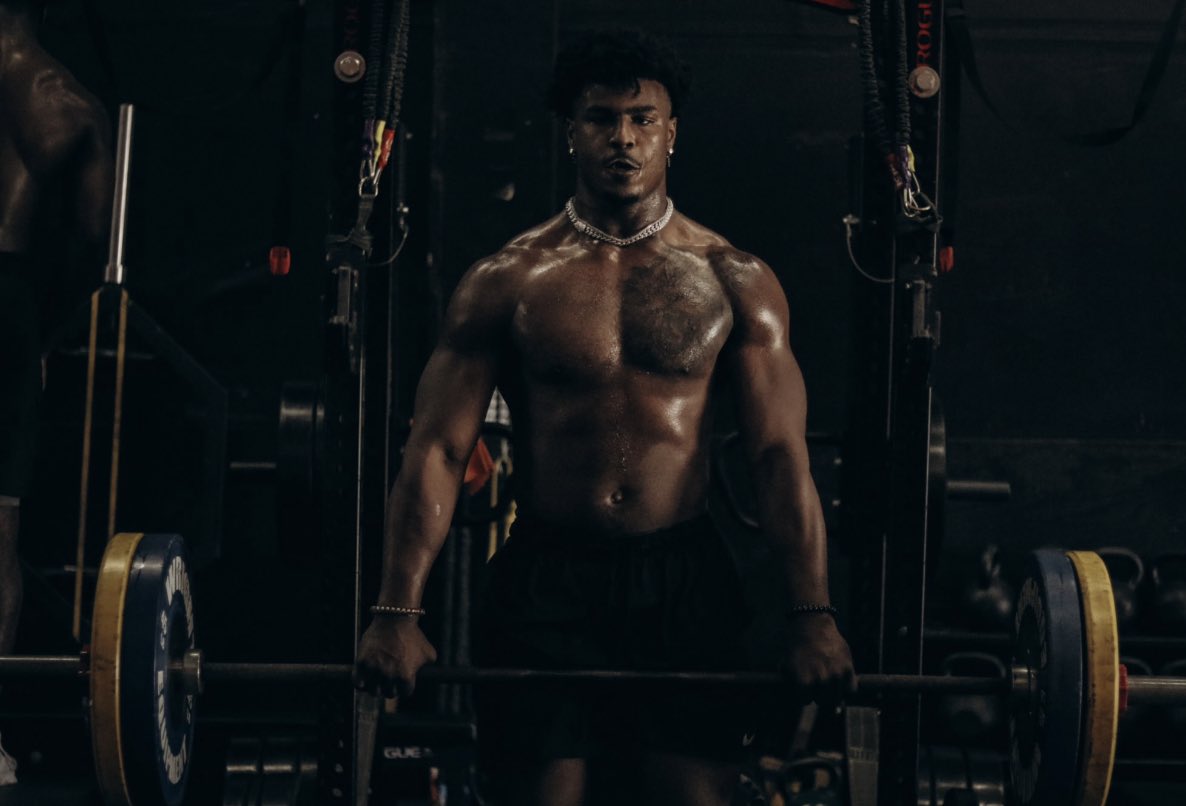 FYW7_AyXwAAMs_6?format=jpg&name=medium