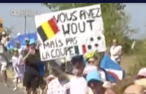 PatStein82's tweet photo. Panneau le plus éclaté de l’histoire du tour… Bravo #Aucunlien https://t.co/PNKNsMsEFZ